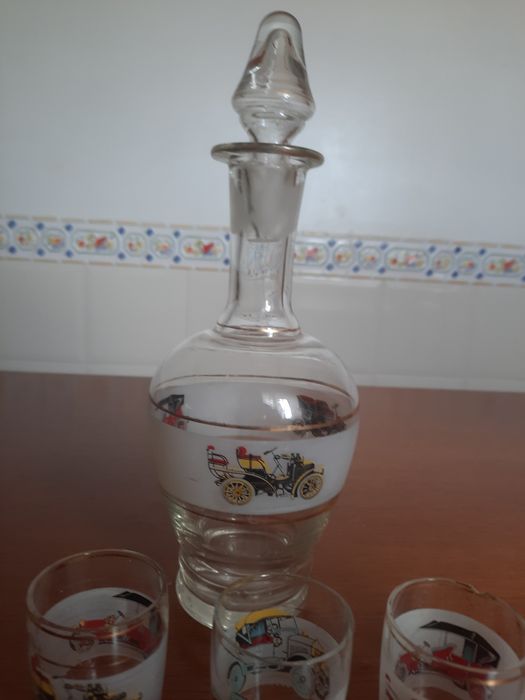 Conjunto  de garrafa e copos