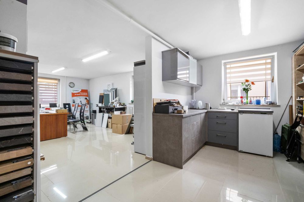 Dom jednorodzinny oraz budynki usługowy na sprzedaż Darłowo