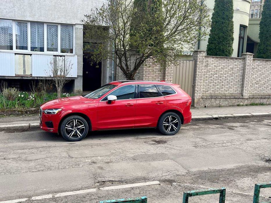 Volvo XC60 2018 II покоління  •  2.0 T8 Geartronic (390 к.с.) PHEV AWD  •  R-Design