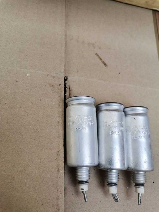 Конденсатор К50-20 200мкф 100в