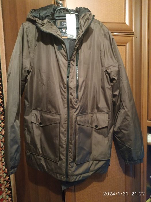 продам демисезонные куртку мужскую