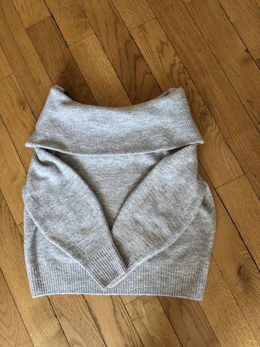 Кофта з відкритими плечима