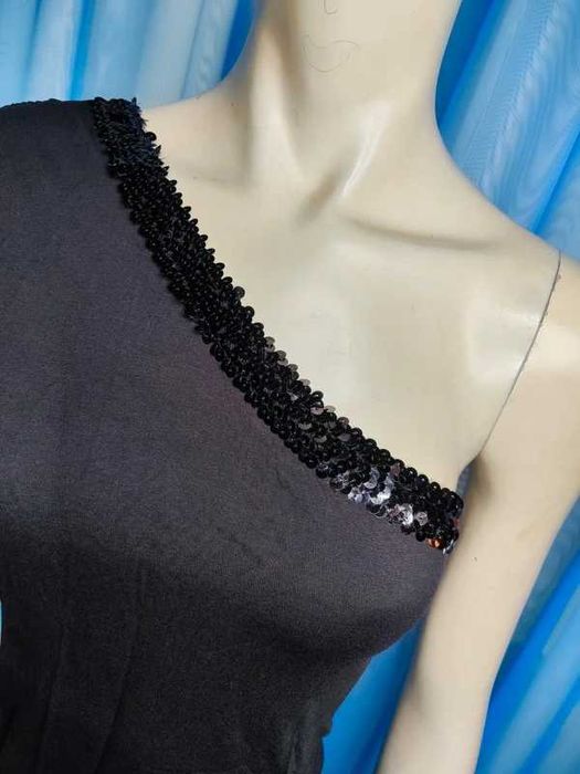 Czarna asymetryczna sukienka na jedno ramię – cekiny, rozmiar 38/40 (9)