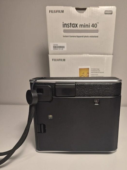 Instax Mini 40 Fujifilm - Preto - Máquina Fotográfica Instantânea