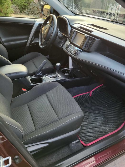 Auto Toyota Rav4. Tel. 515 861 193