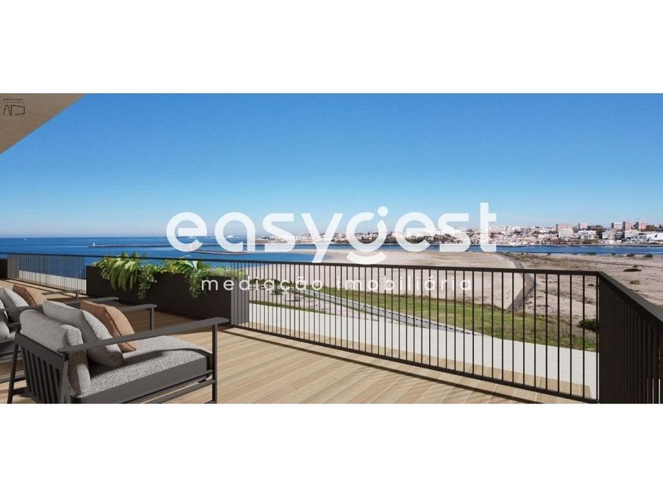 Apartamento T3- com varanda para o Rio Douro e a cidade do Porto