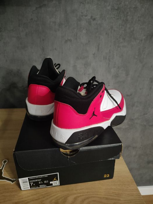 Jordan max aura 3