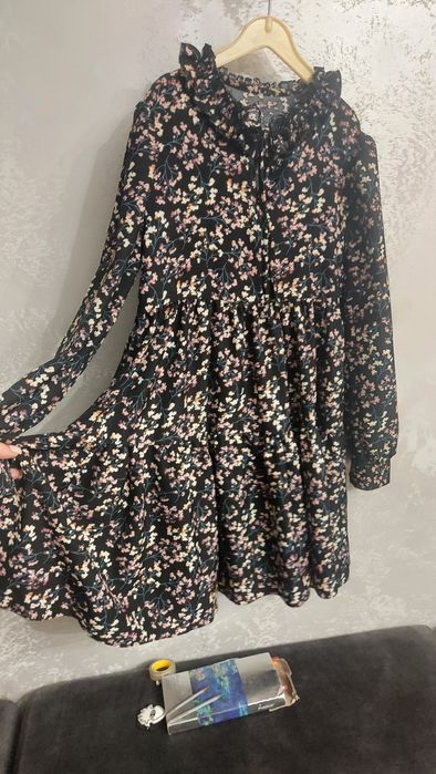 Плаття для дівчинки легке у дуже хорошому стані, 128 розмір