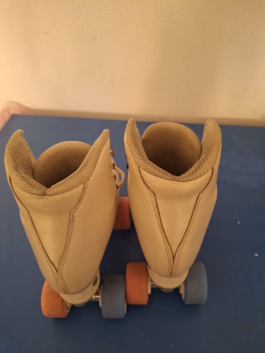 Patins para patinagem artistica.