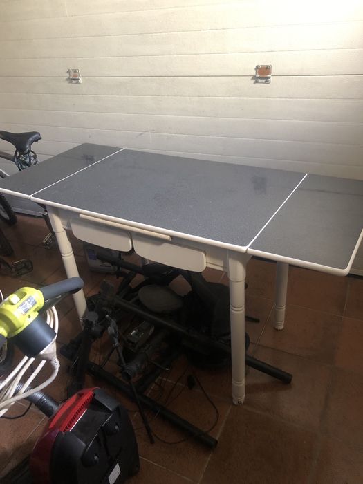 Mesa de cozinha quase nova