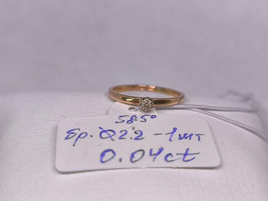 Кольцо золотое с бриллиантом р16 (1.32г)