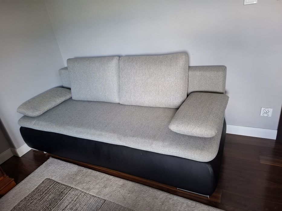 Szare łóżko rozkladane sofa wersalka tapczan