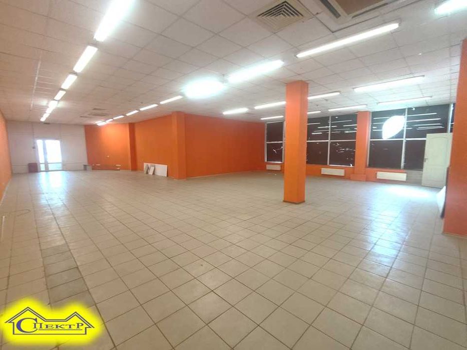 Вечірний Бульвар 230кв.м.   фасадне приміщення є паркінг