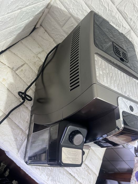 Кавомашина Delonghi dinamica plus