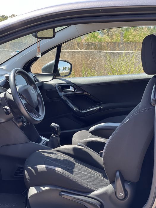 Peugeot 208 1.4 2012