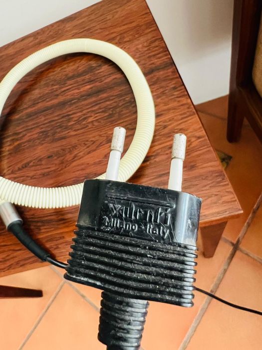 Candeeiro branco Hebi vintage - braço extra longo