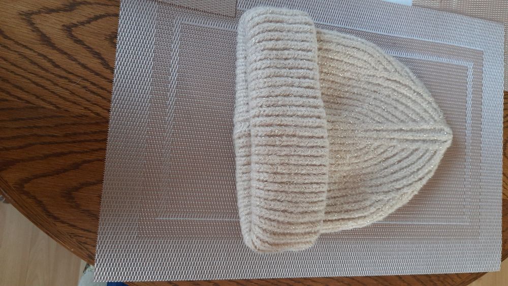 Ciepła czapka Reserved