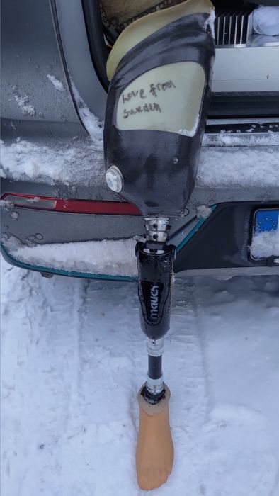 Протези замість ніг.