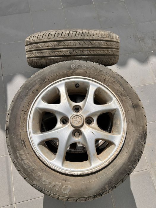 Jantes toyota  com pneus semi novos