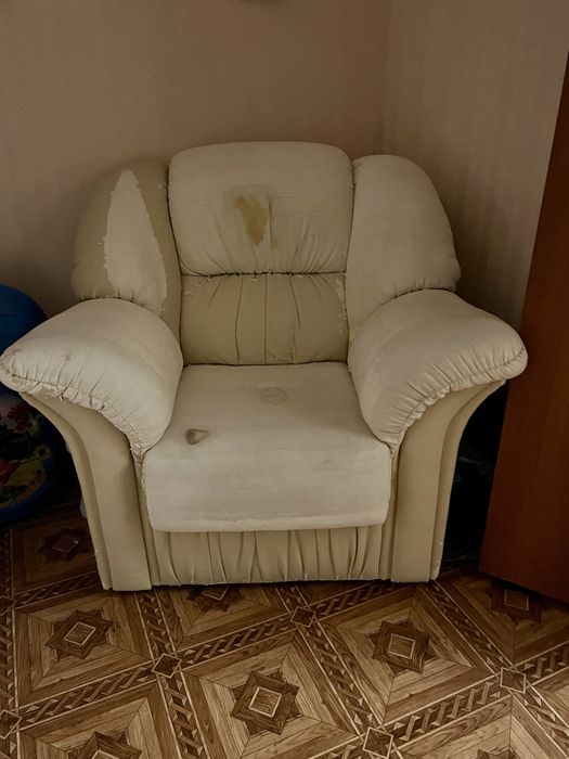 Крісло ( меблі)