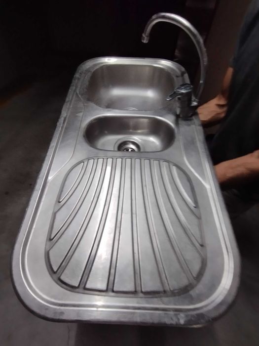 Pia e meia de cozinha