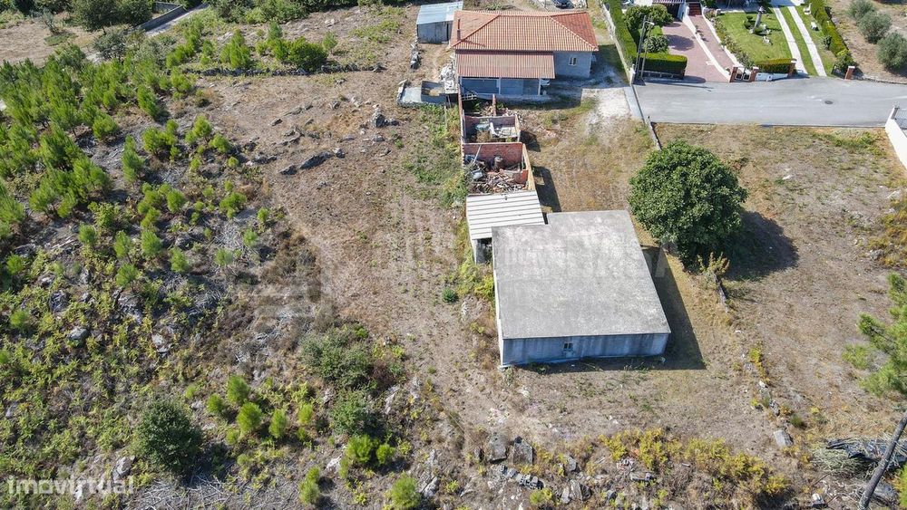 Terreno com Ruína em Calde