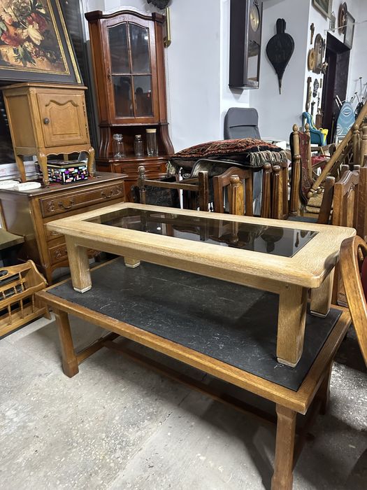 Стіл журнальний.