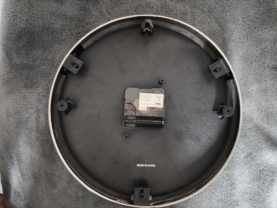 Zegar Karlsson Present Time 25cm