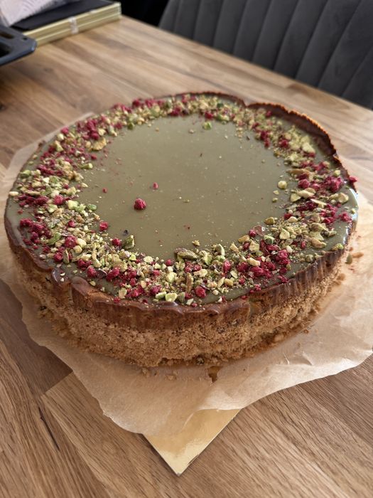 Ciasta, beza Pavlova, monoporcje na przyjecia