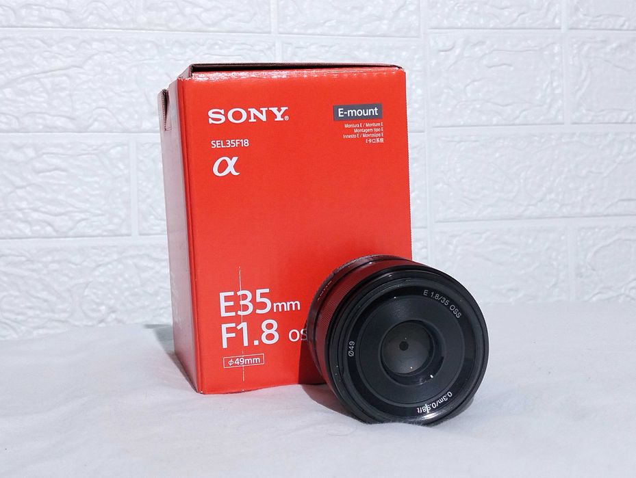 ZV-E10 + 17-70mm 2.8 + 35mm 1.8 e 3 baterias extras