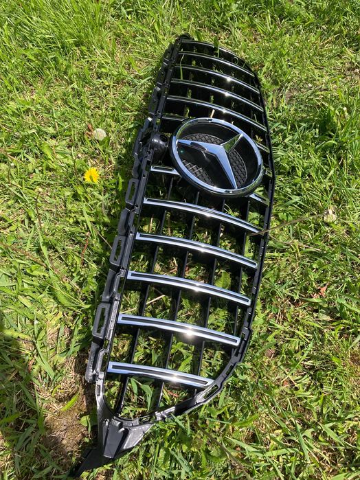 Решетка рад. mercedes C W205 14-18год.GTстиль (chrome Black) с камерой