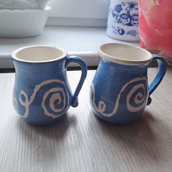 Ceramiczne mini kubeczki niebieskie.