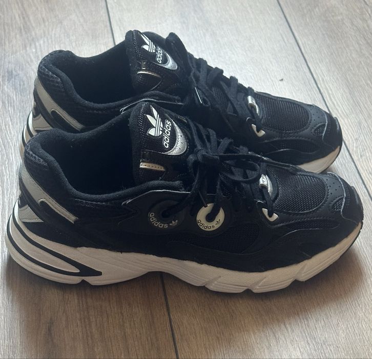Жіночі кросівки adidas Astir Black White GY5260