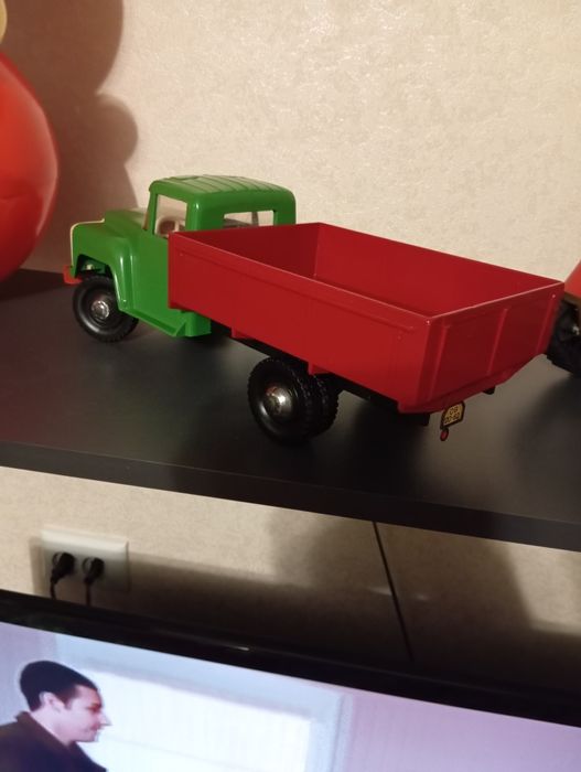 Игрушки машинки СССР. Грузовик ЗИЛ