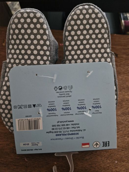 2 pary kapci z autkami rozm 23/24