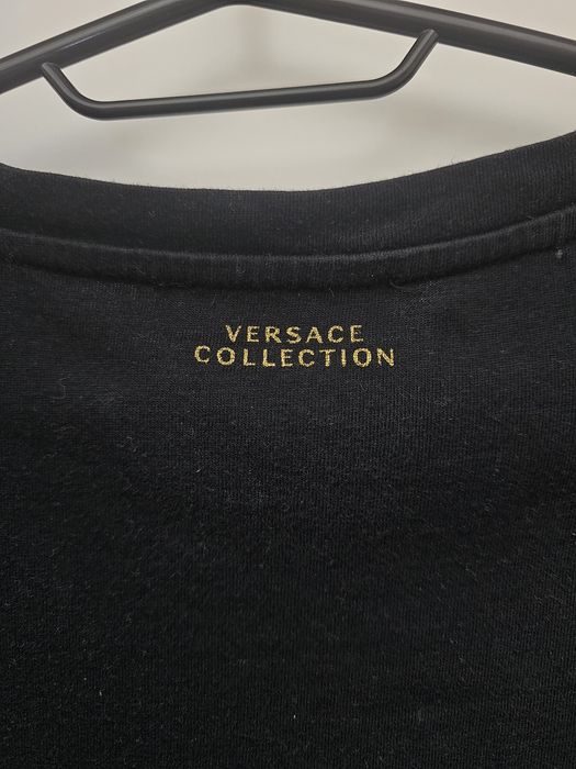 Оригінальна Versace чоловіча футболка розмір S. Чорна, з фірмовим логотипом