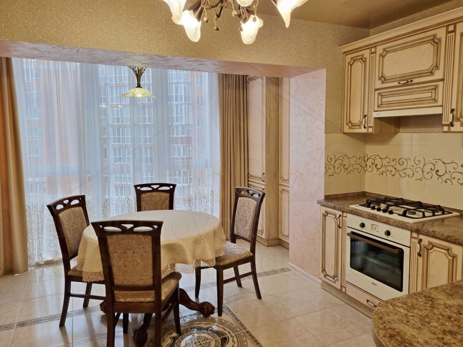 2 кімнатна квартира 77м2 в новобудові з ремонтом в районі Політеху