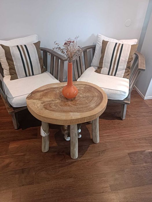 Conjunto mesa e cadeiras da marca AREA