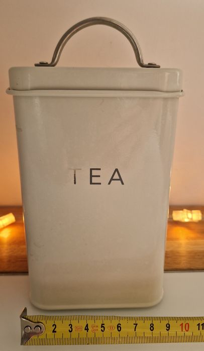 Stylowy pojemnik na herbatę z napisem TEA