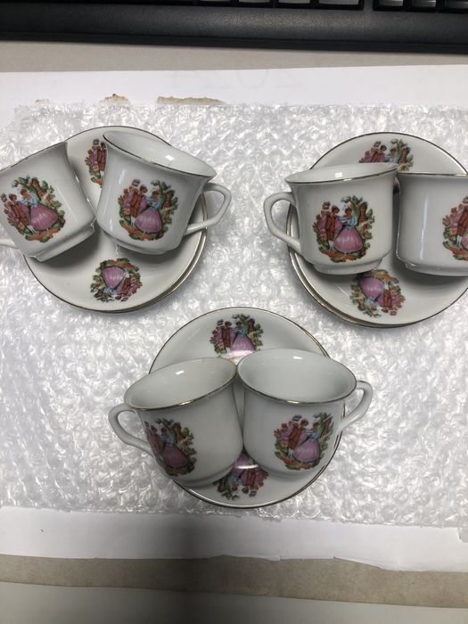 Vendo 6 chavenas antigas casal romantico