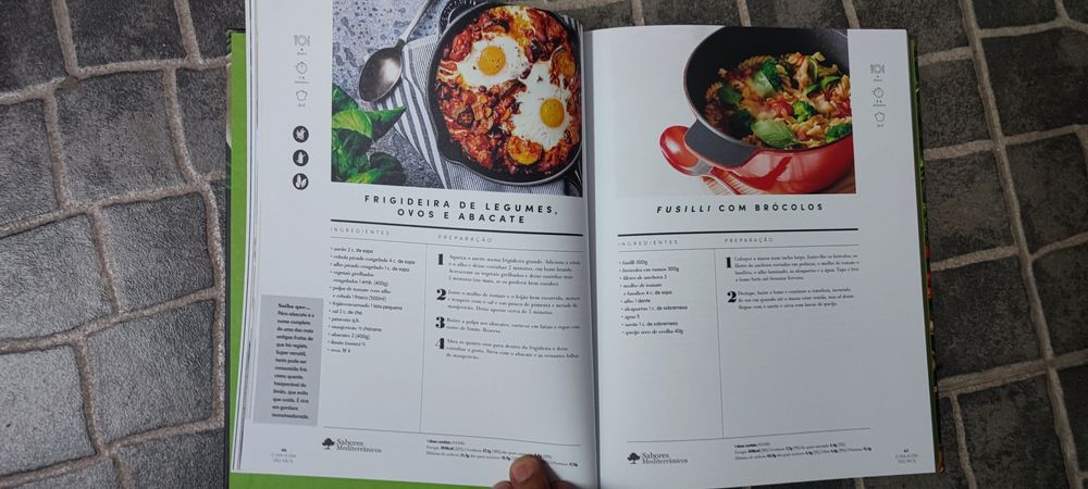 Livro de Receitas "À Mesa com o Pingo Doce" (Capa Dura - 150 Receitas)
