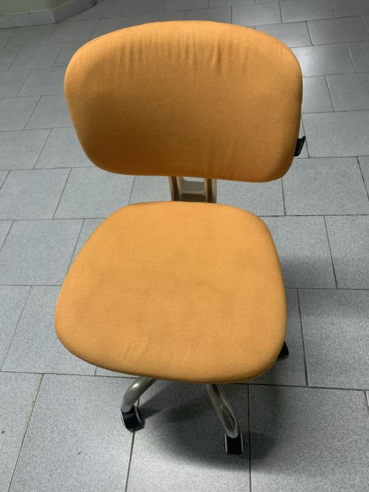 Cadeira com rodas para escritorio