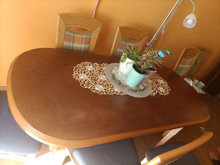 Stół do jadalni drewniany