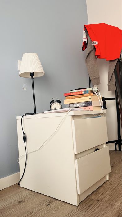 Mesa de cabeceira Conforama branco alto brilho (2 gavetas)