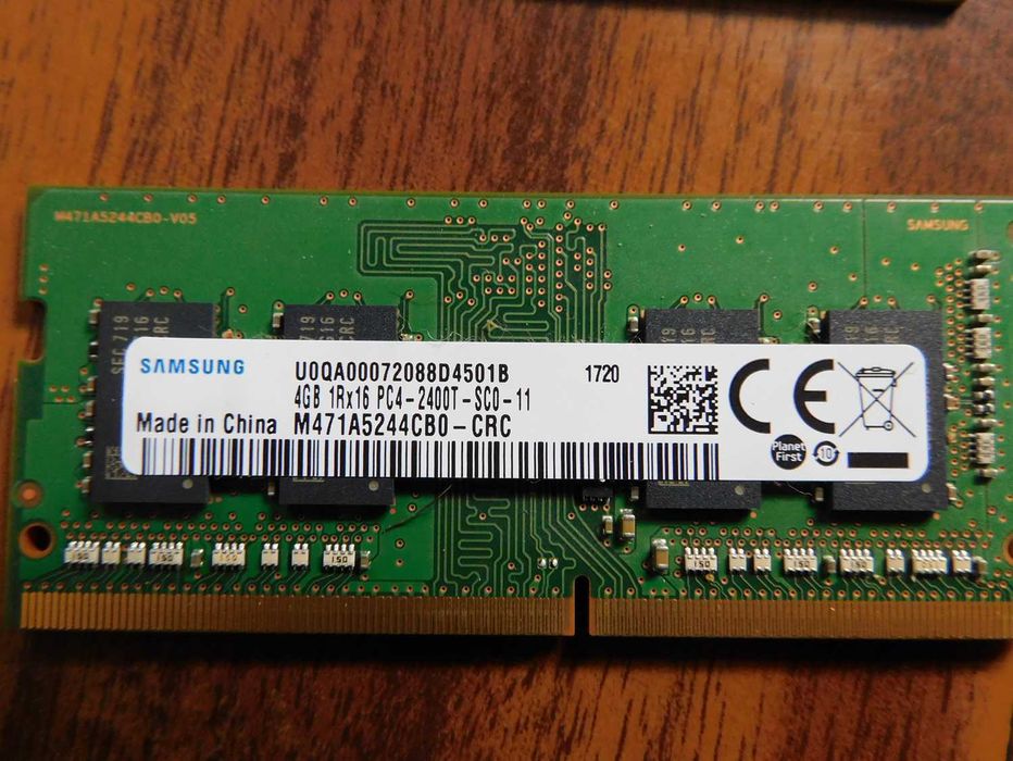 Duas memórias RAM 4GB (portes incluídos)