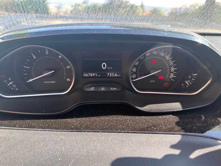Vendo carro com poucos KMS