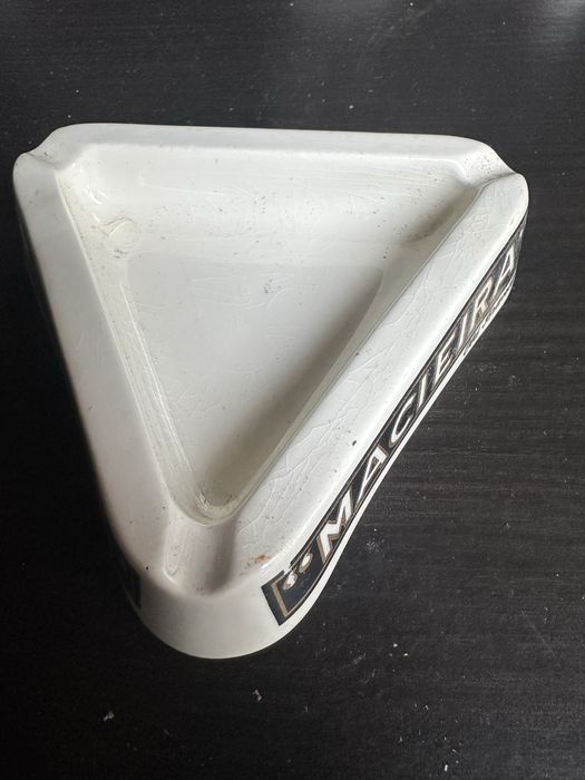 Cinzeiro antigo da Macieira