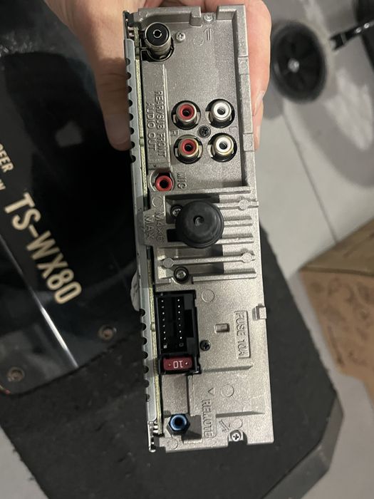 Amplificador, rádio, subwoofer, cabos e cabos