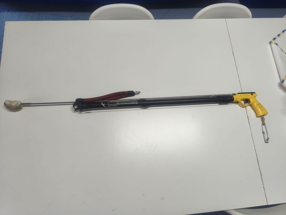 Roupa de mergulho+a pistola