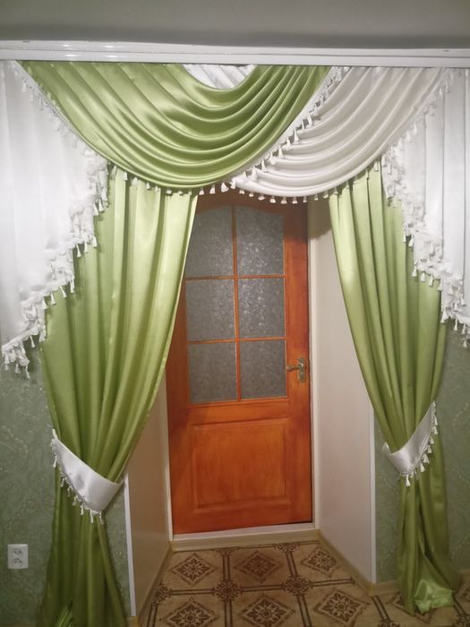 Продам шторы с ламбрикеном 2м.